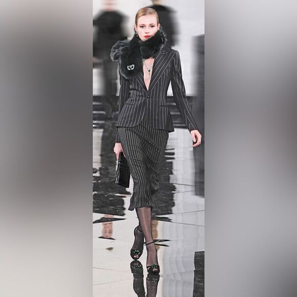 Ralph Lauren Collection Ebony Lamb Shearling Pull Thru Collar - Picture 5 of 16